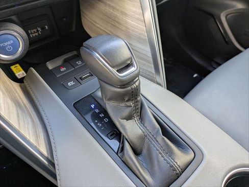 Used 2021 Toyota Venza XLE image 20