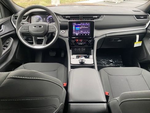 New 2025 Jeep Grand Cherokee L Laredo image 34