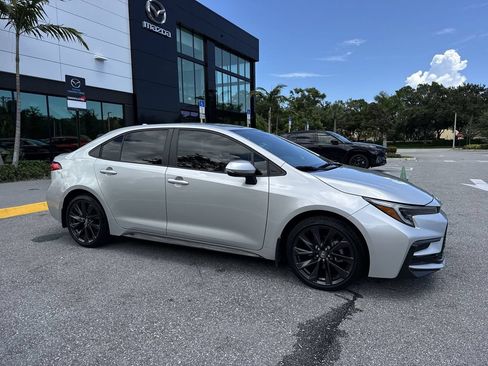 Used 2025 Toyota Corolla SE FWD image 6