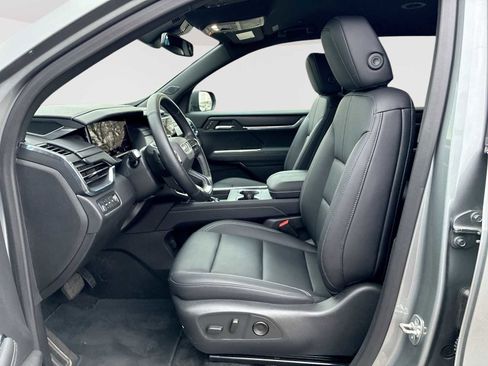 Certified 2025 GMC Acadia Elevation w/ Elevation Premium Package image 19