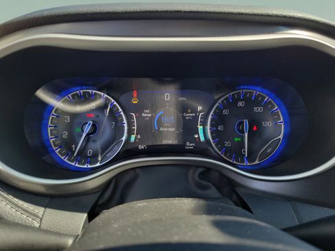 Used 2024 Chrysler Pacifica Touring-L w/ Uconnect Theater Family Group FWD image 26