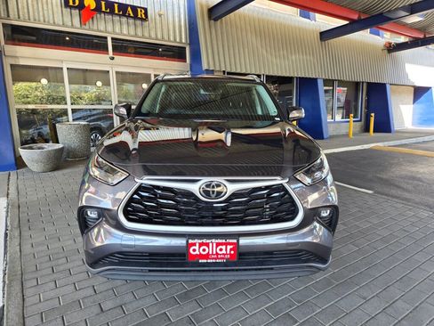 Used 2023 Toyota Highlander XLE image 2