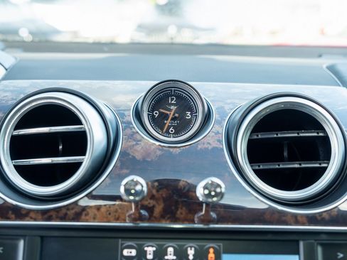 Used 2018 Bentley Bentayga Activity image 27