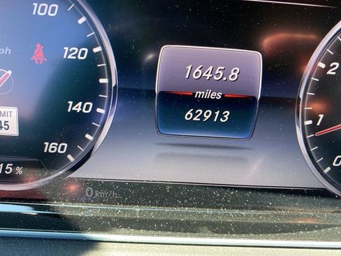 Used 2016 Mercedes-Benz S 550 4MATIC Sedan image 4