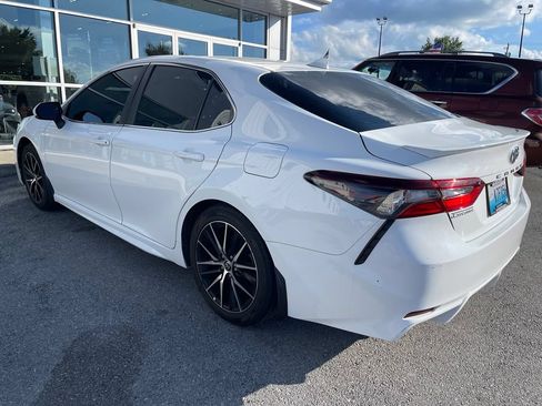 Used 2022 Toyota Camry SE w/ Convenience Package FWD image 4