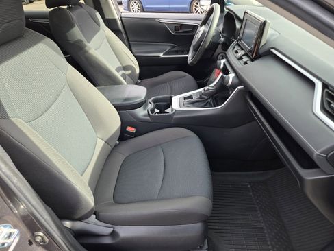 Used 2021 Toyota RAV4 LE image 15