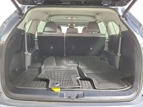 Used 2022 Toyota Highlander LE FWD image 10