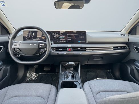 Used 2025 Kia K4 EX image 10