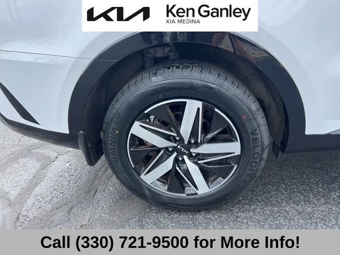 Certified 2022 Kia Sorento S w/ Panoramic Sunroof Package image 23