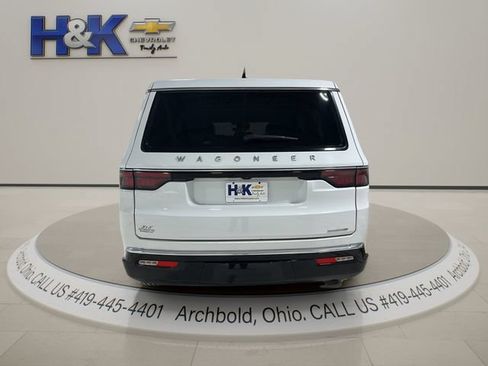 Used 2024 Jeep Wagoneer L Series II w/ Flexible Seating Group AWD/4WD image 5