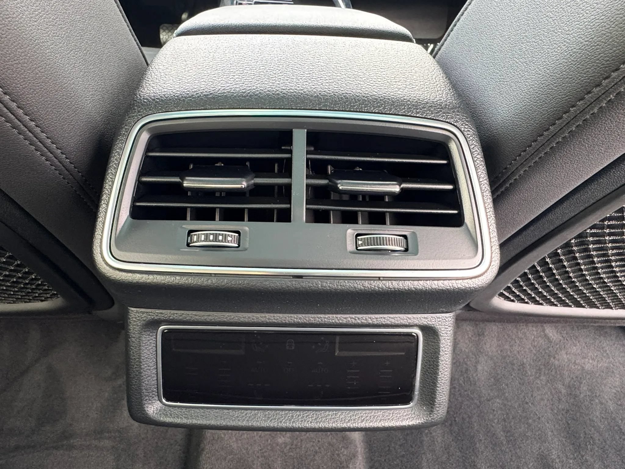 Used 2021 Audi e-tron Premium Plus w/ Premium Plus Package AWD/4WD image 31