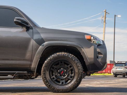 Used 2023 Toyota 4Runner SR5 Premium w/ Moonroof Package AWD/4WD image 9