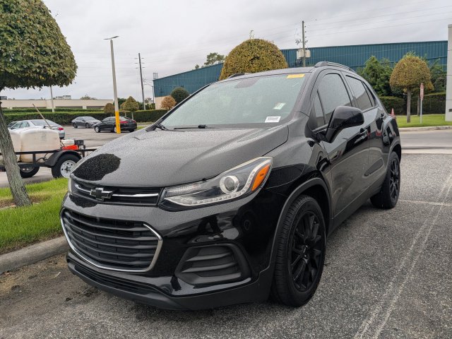 Used 2021 Chevrolet Trax LT w/ Midnight Edition FWD image 2