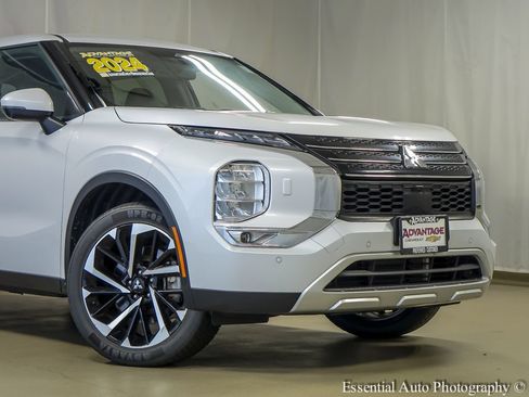 Used 2024 Mitsubishi Outlander SE AWD/4WD image 4