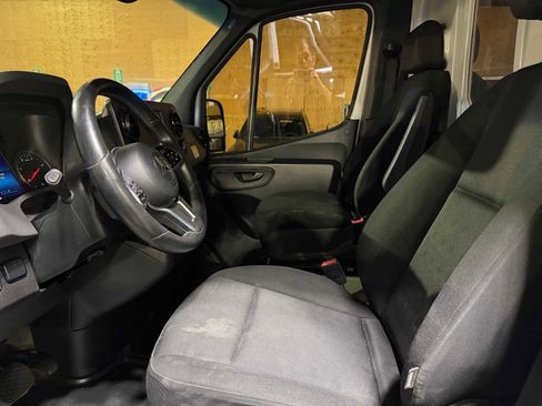 Used 2022 Mercedes-Benz Sprinter 2500 image 7