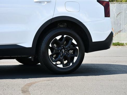 Used 2024 Kia Sorento S AWD/4WD image 11