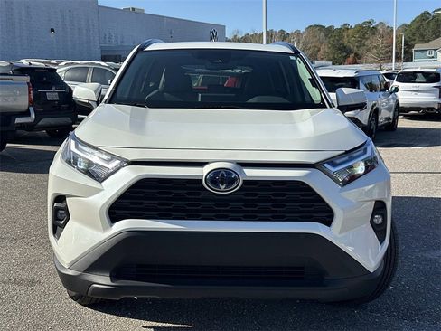 Used 2022 Toyota RAV4 XLE Premium image 2