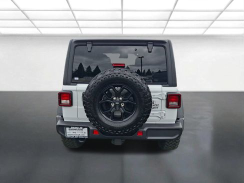 Used 2025 Jeep Wrangler Unlimited Sport AWD/4WD image 4