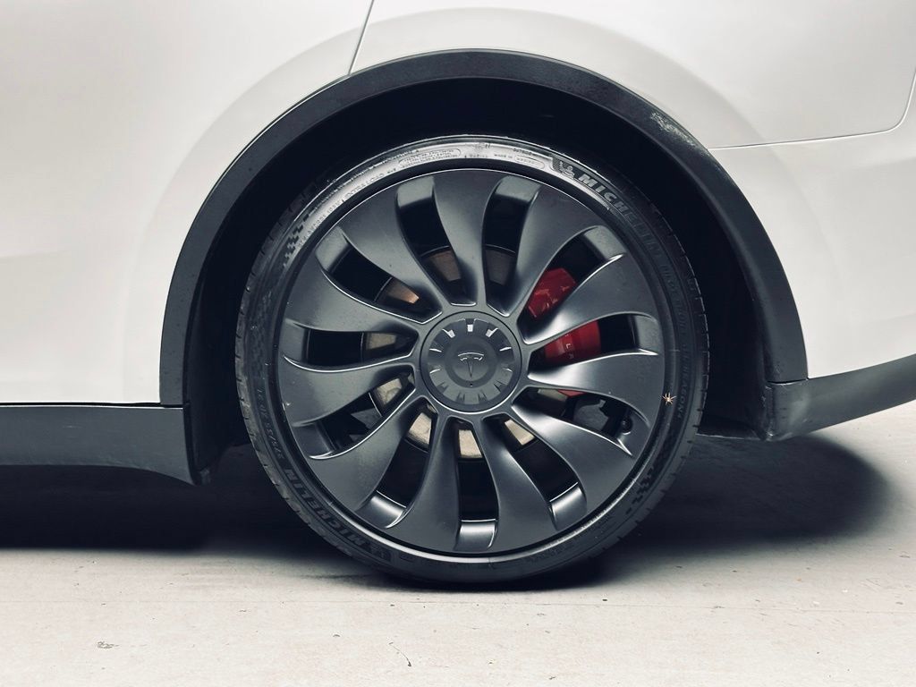 Used 2023 Tesla Model Y Performance AWD/4WD image 35