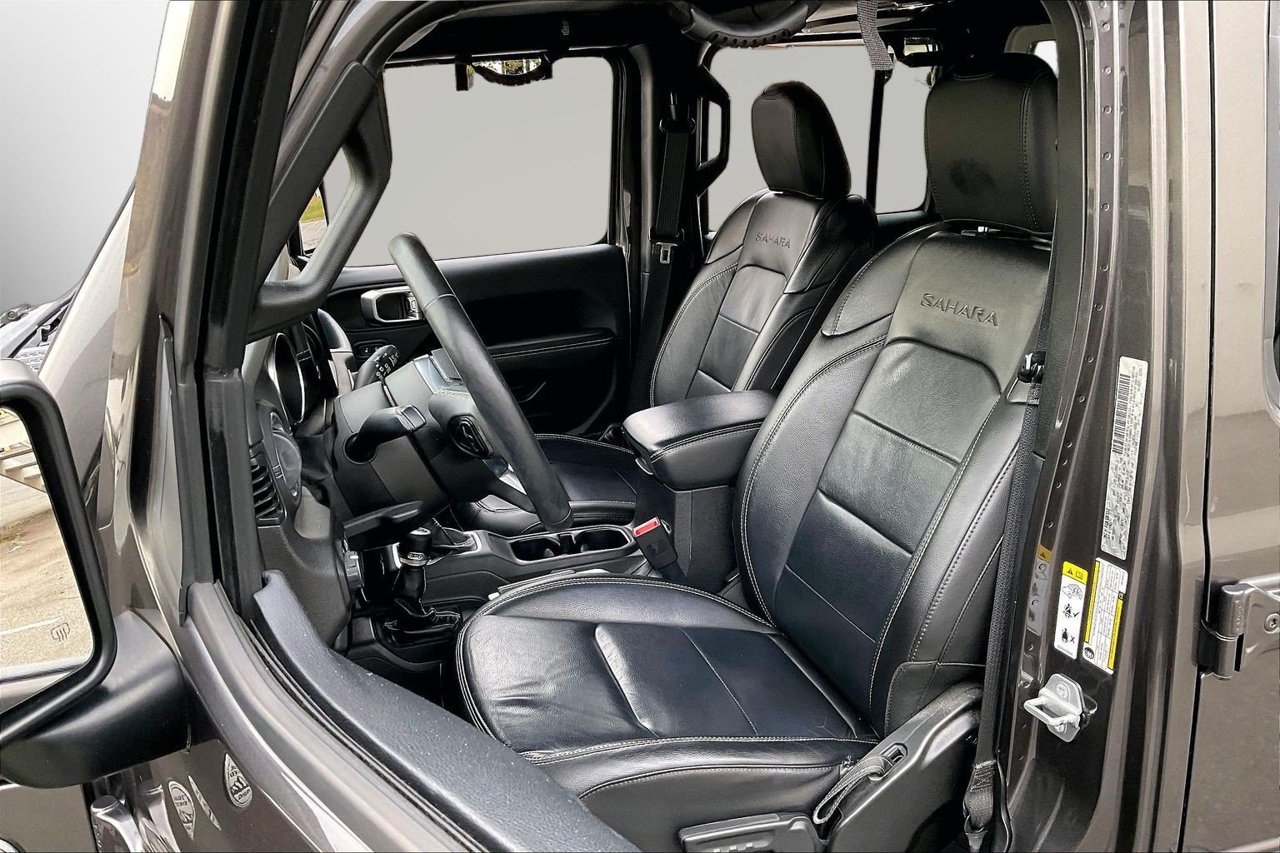 Certified 2018 Jeep Wrangler Unlimited Sahara w/ Dual Top Group AWD/4WD image 21