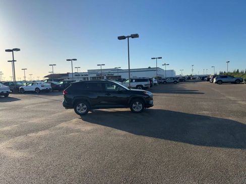 Used 2025 Toyota RAV4 XLE w/ Convenience Package image 4