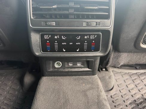 Used 2019 Audi Q8 Prestige image 24