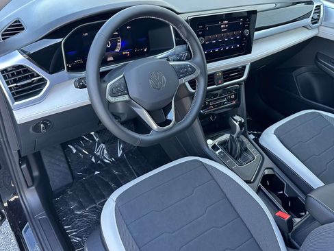 New 2026 Volkswagen Taos SE FWD image 10
