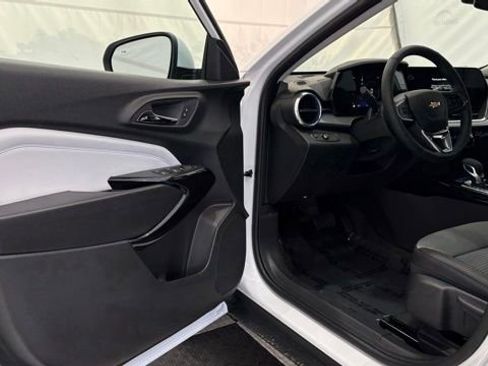 New 2026 Chevrolet Trax LT image 30