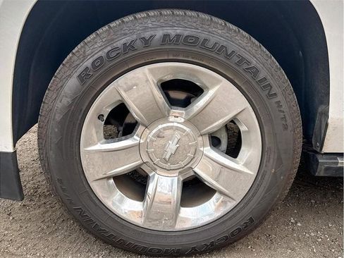 Used 2017 Chevrolet Suburban Premier AWD/4WD image 3