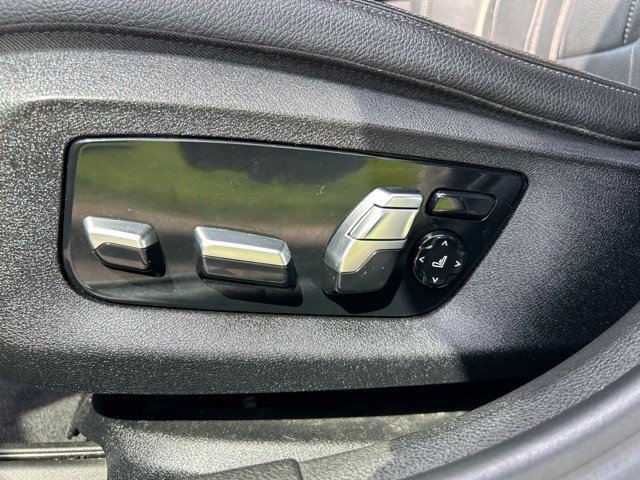 Used 2019 BMW 530i xDrive AWD/4WD image 16