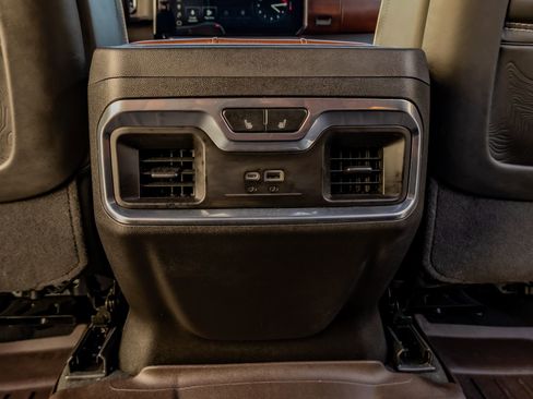 Used 2025 GMC Sierra 2500 Denali Ultimate image 32