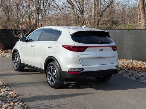Used 2022 Kia Sportage LX image 3
