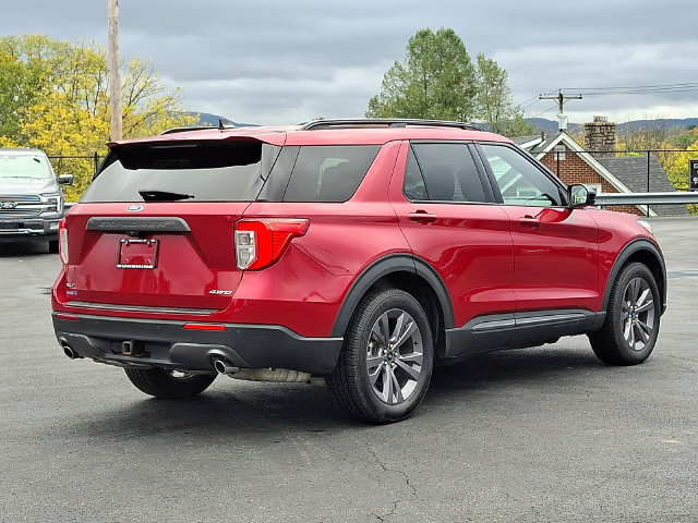 Used 2022 Ford Explorer XLT w/ Equipment Group 202A AWD/4WD image 6