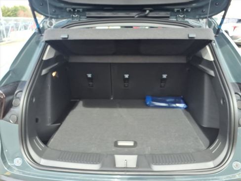 New 2026 Chevrolet Trax LT w/ Sunroof Package image 9