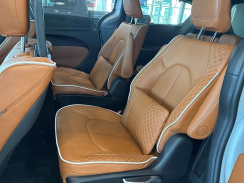 New 2026 Chrysler Pacifica Pinnacle FWD image 17