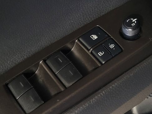 Used 2021 Toyota Camry SE FWD image 27