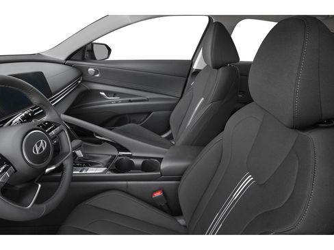 Used 2025 Hyundai Elantra SEL image 25