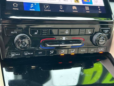 Used 2024 Jeep Grand Cherokee Limited image 26