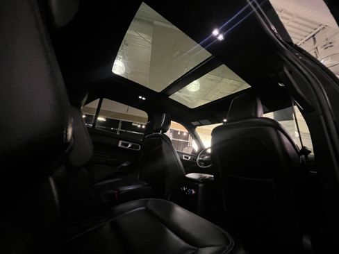 Used 2020 Ford Explorer XLT w/ Equipment Group 202A image 9