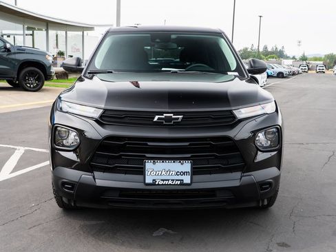Used 2021 Chevrolet TrailBlazer LS w/ LPO, Blackout Package FWD image 6