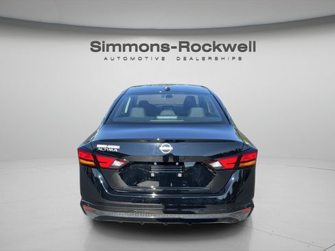 Used 2025 Nissan Altima 2.5 SV FWD image 3
