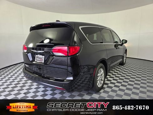 New 2026 Chrysler Voyager LX image 7