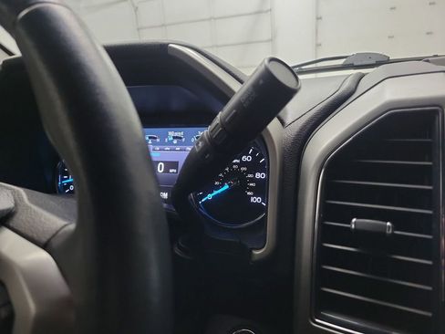 Used 2021 Ford F350 Lariat w/ Tremor Off-Road Package image 27