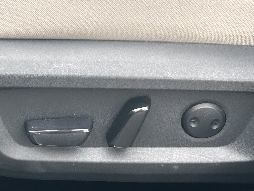 Used 2025 Nissan Rogue SV AWD/4WD image 24