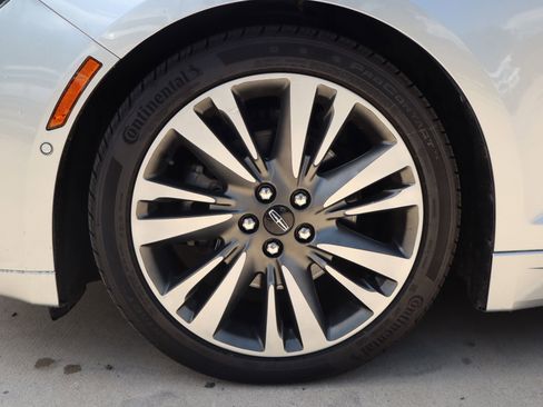 Used 2020 Lincoln MKZ Reserve FWD image 10