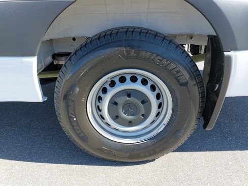 Used 2024 Mercedes-Benz eSprinter 170 Cargo image 27