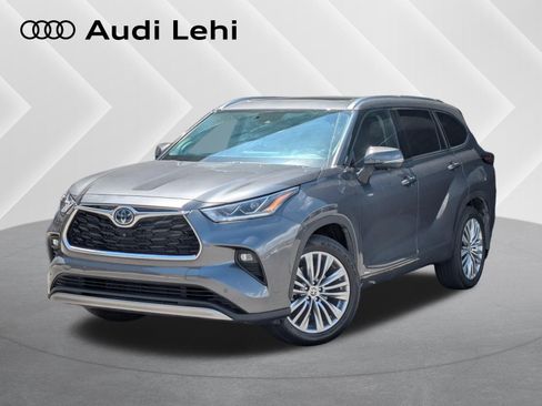 Used 2023 Toyota Highlander Platinum AWD/4WD image 1