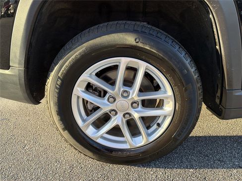 Used 2023 Jeep Grand Cherokee L Laredo w/ Luxury Tech Group I image 16