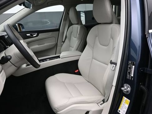 Used 2023 Volvo XC60 B5 Plus w/ Climate Package AWD/4WD image 10