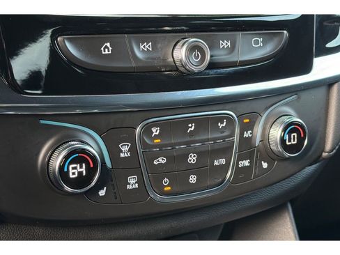 Used 2023 Chevrolet Traverse LT FWD image 24